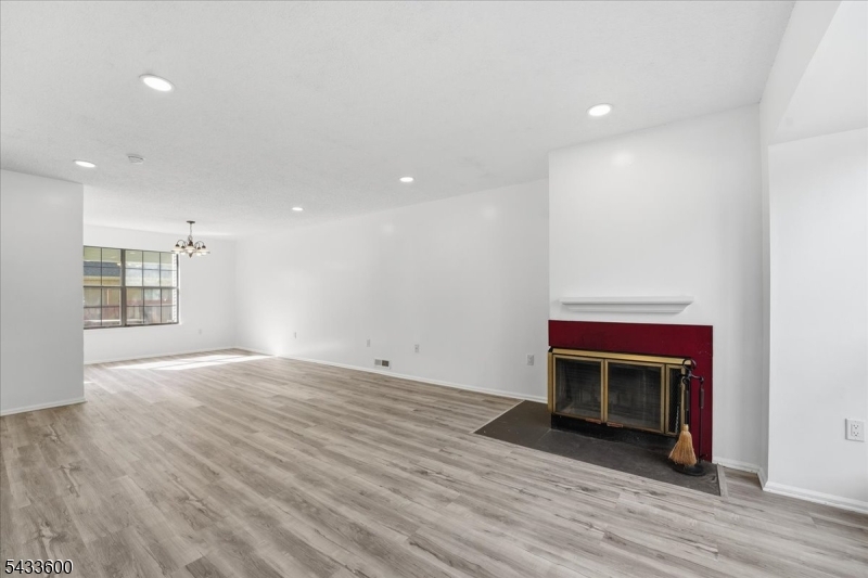 2 Veros Ln