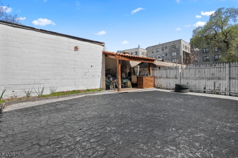 19 Halleck St
