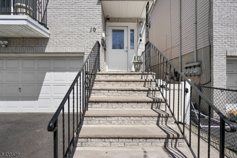 19 Halleck St