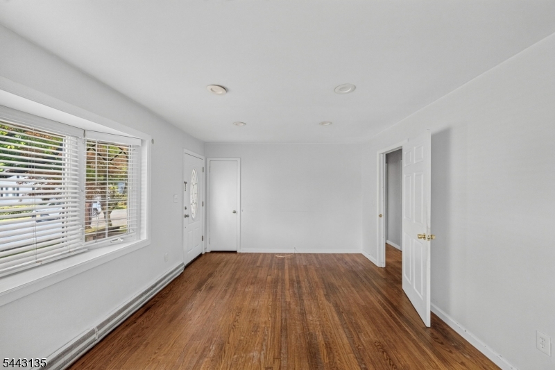 6 N Dell Ave