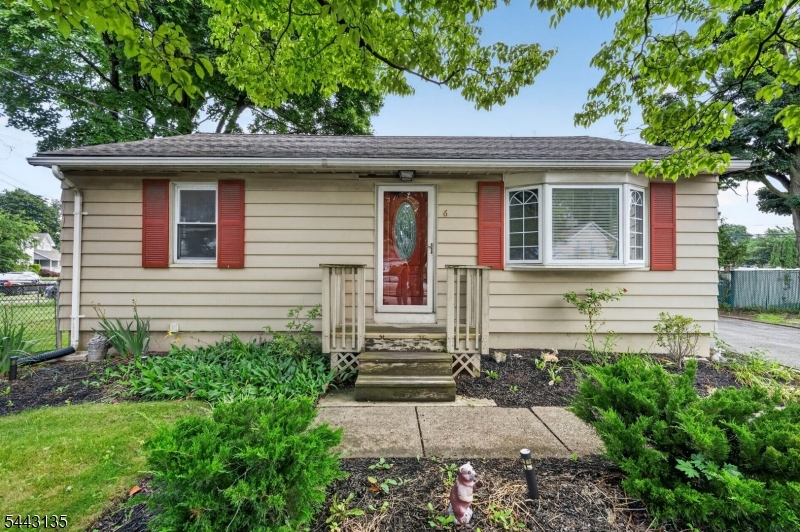 6 N Dell Ave