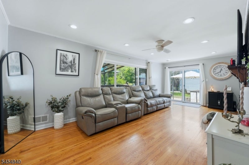 728 Mill Ln