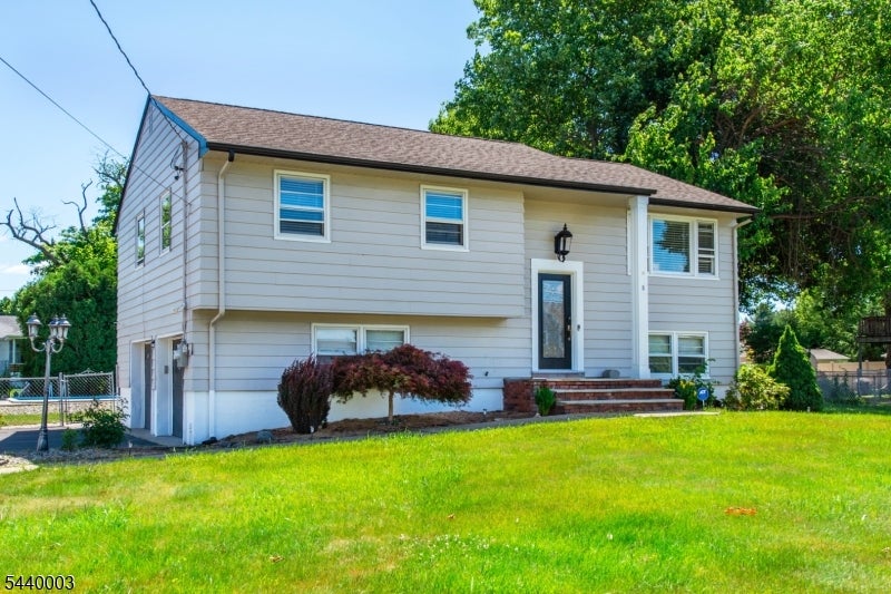 8 Kennedy Dr