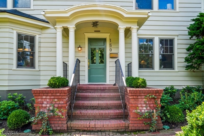 150 Gordonhurst Ave