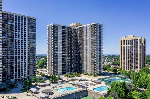 300 Winston Dr-C0210 Cliffside Park Boro NJ 07010