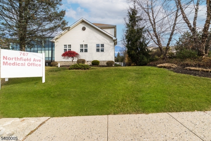 767 Northfield Ave