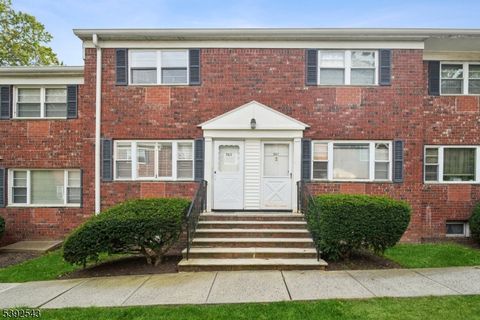 Photo of 563 S Springfield Ave, Springfield, NJ 07081 (MLS # 3993710)