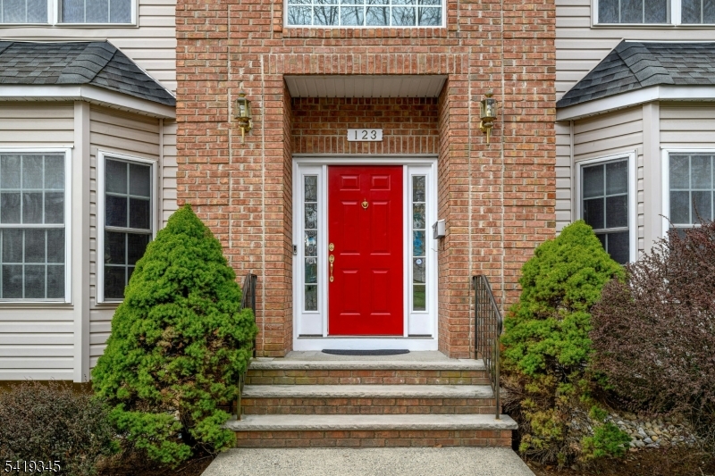 123 N Livingston Ave