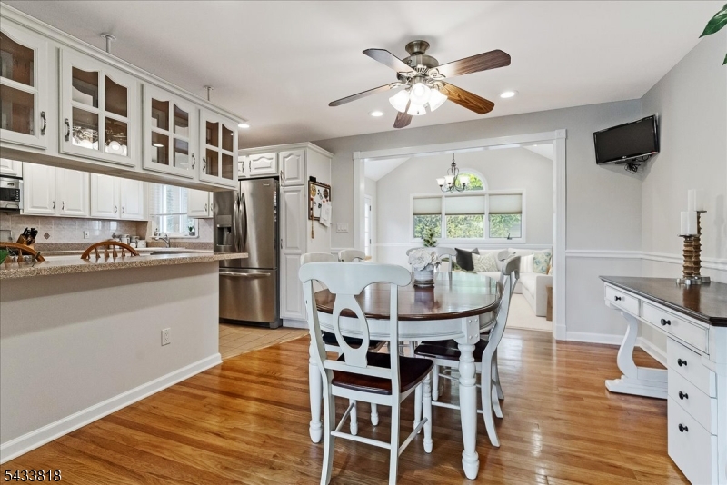 54 Lenhome Dr