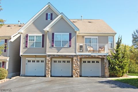 Photo of 1001 Wendover Ct, Randolph, NJ 07869 (MLS # 3993556)