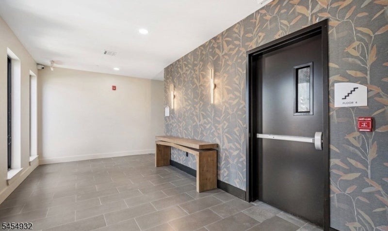 310 W Jersey St 404