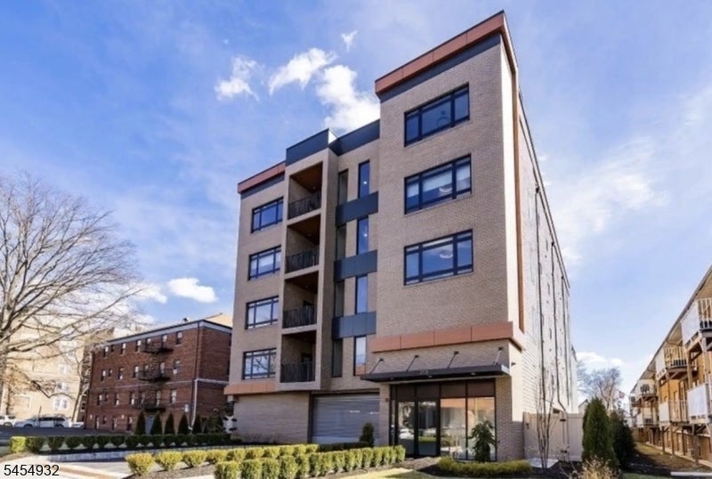 310 W Jersey St 404