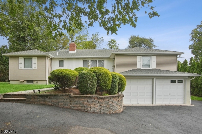 34 Lewis Dr