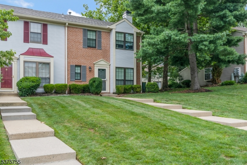 155 Woodward Ln