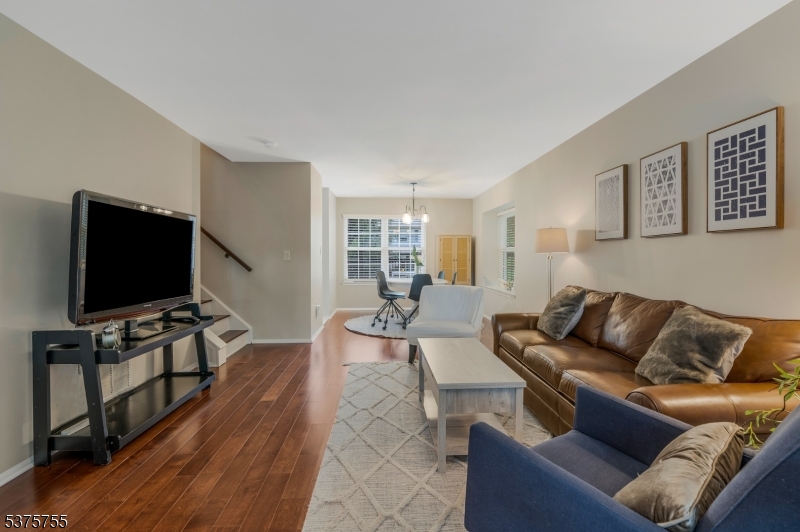 155 Woodward Ln
