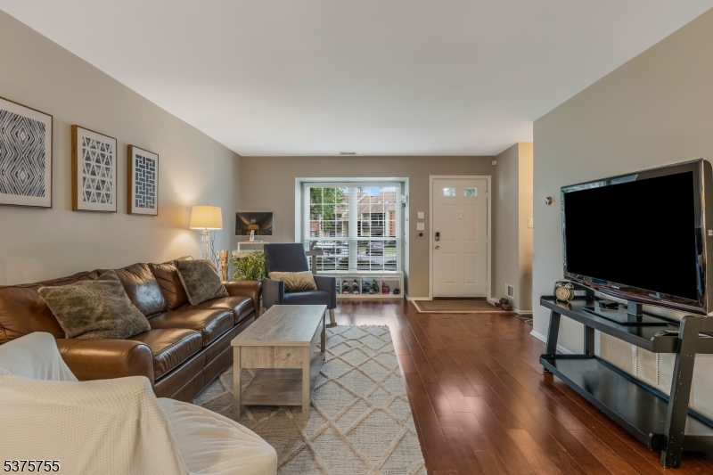 155 Woodward Ln