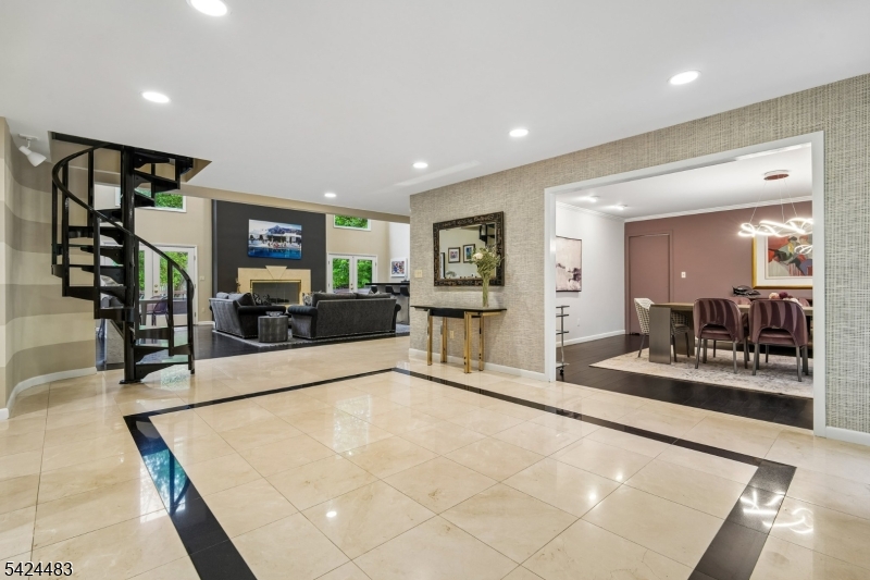 47 Cayuga Way