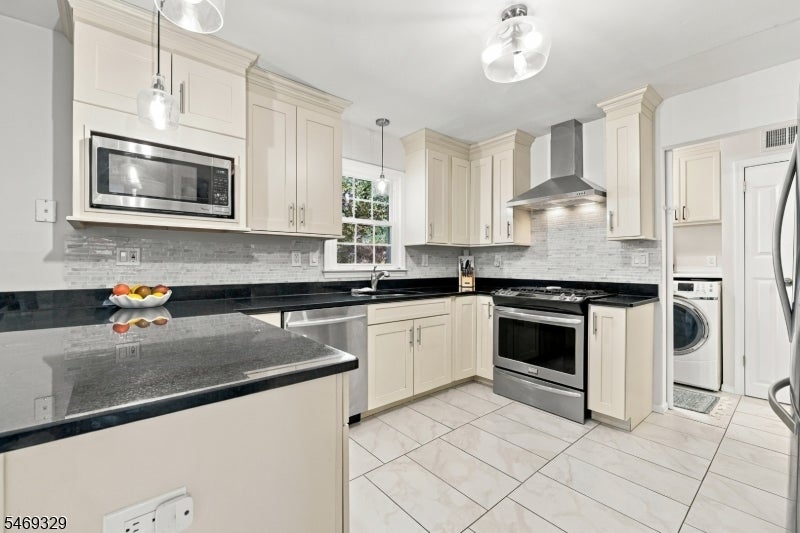49 Raynor Rd