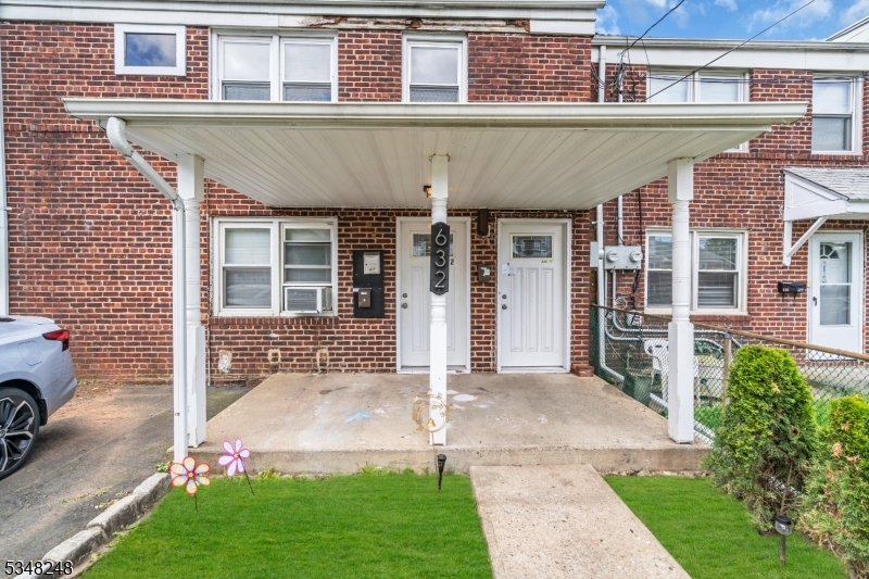632 Cora Pl