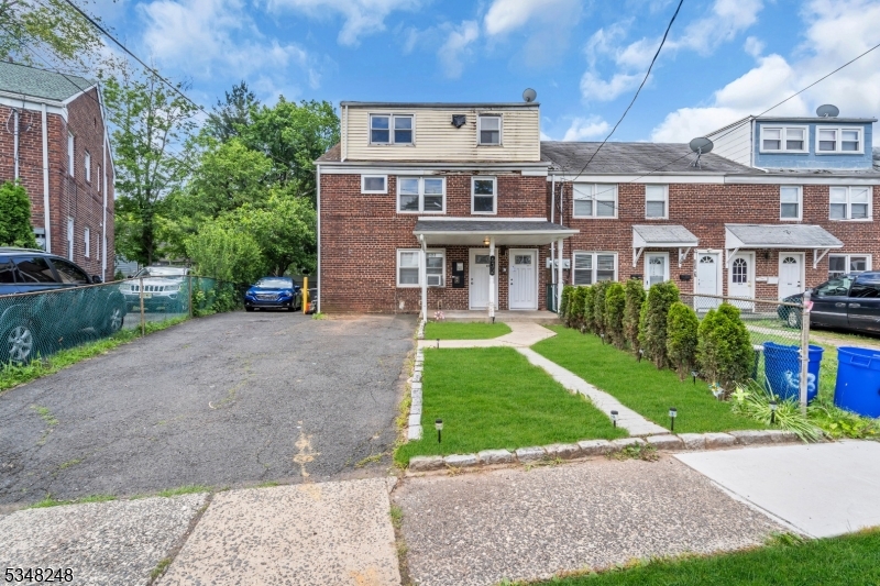632 Cora Pl