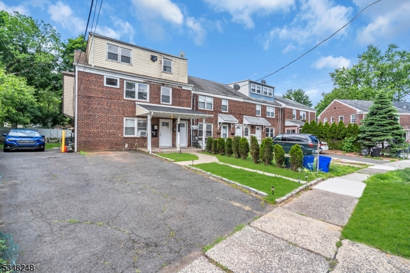 632 Cora Pl