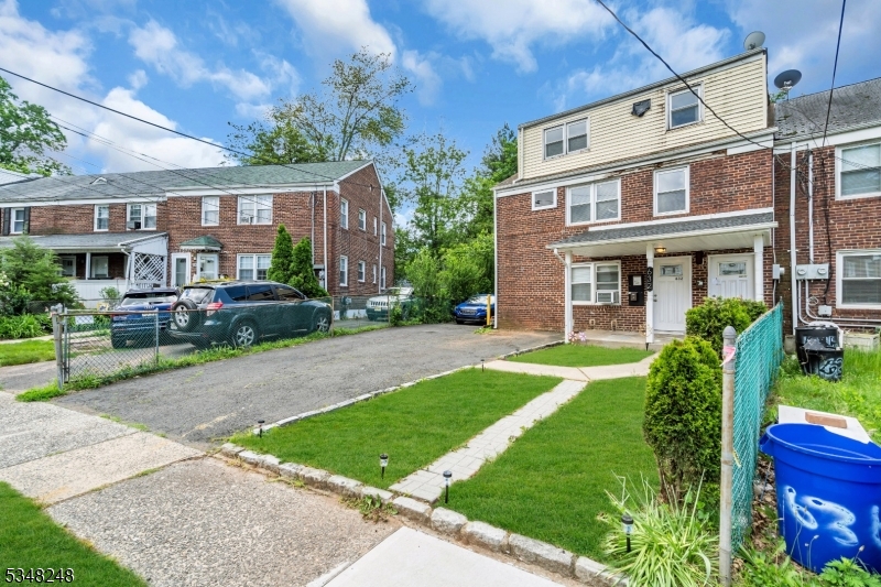 632 Cora Pl