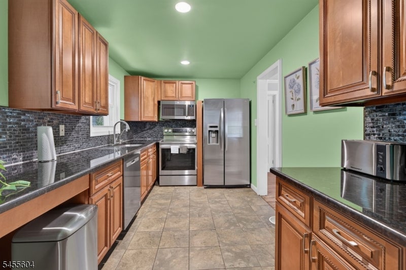 2090 Raritan Rd