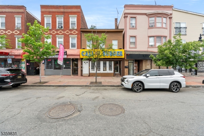 945 Elizabeth Ave
