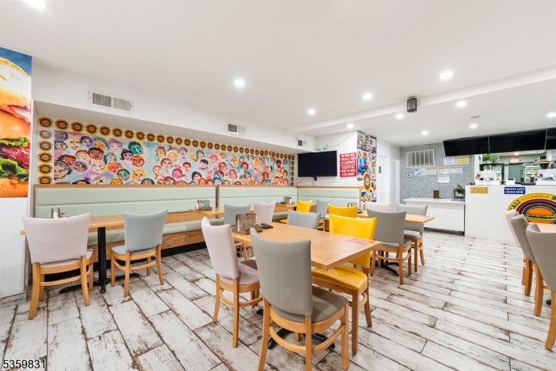 945 Elizabeth Ave