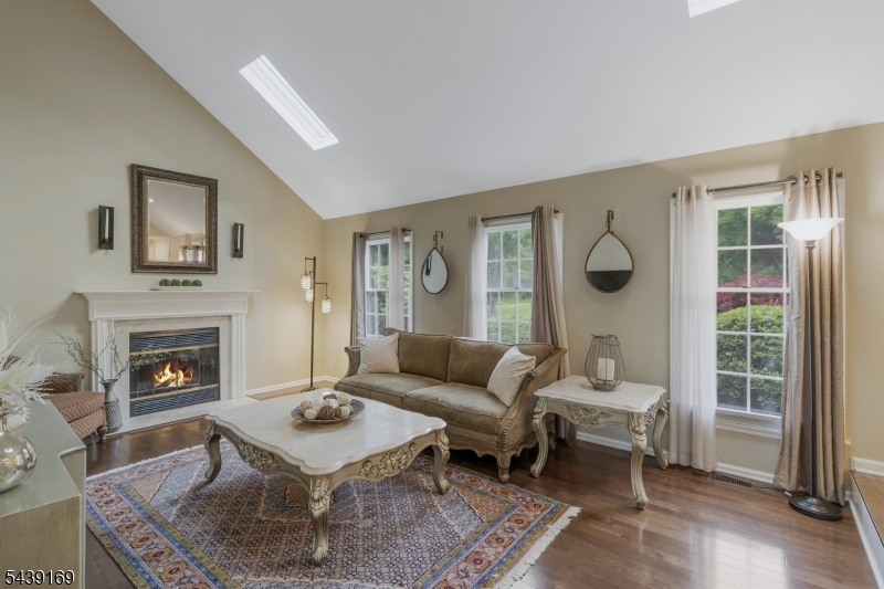 11 Hampton Ct