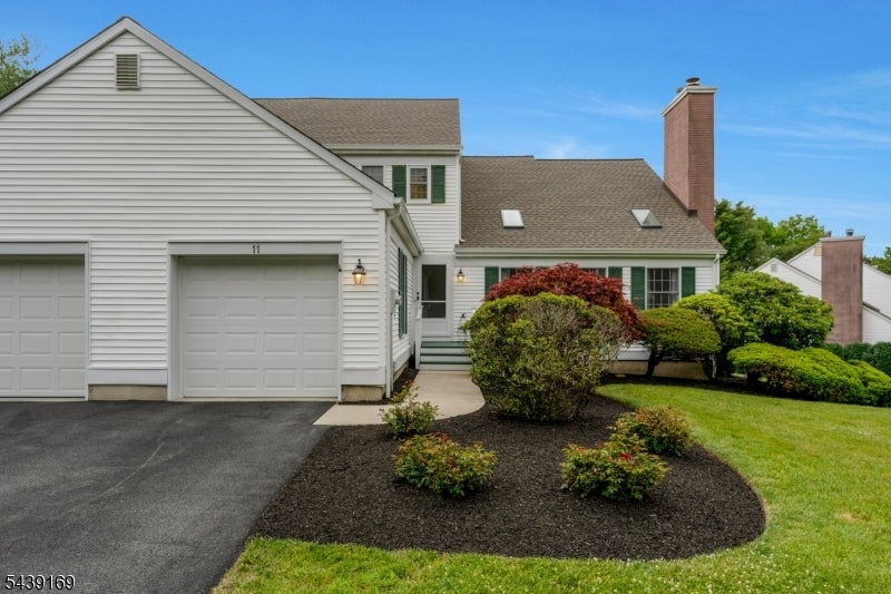 11 Hampton Ct