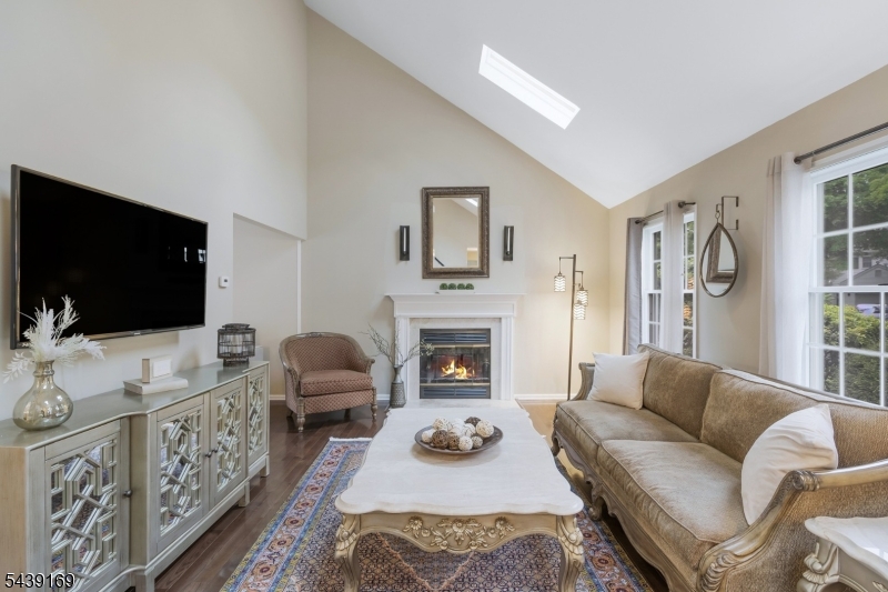 11 Hampton Ct