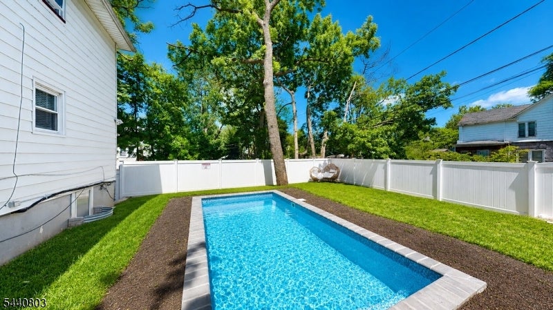 121 3Rd St