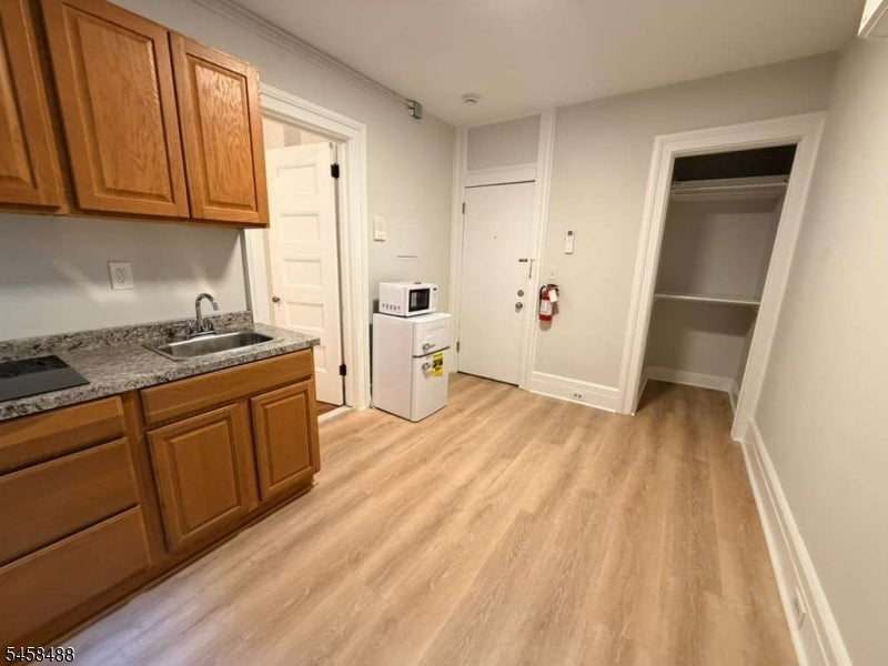 613 Bloomfield Ave 2B