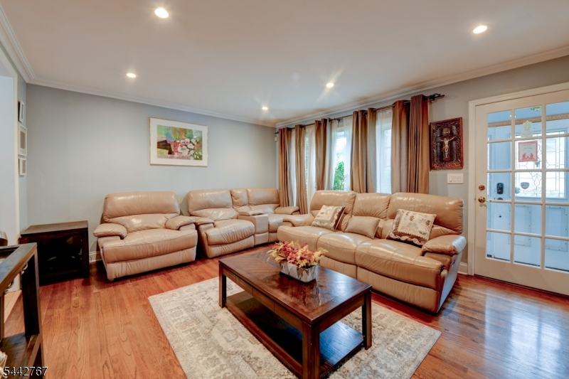 835 Colonial Arms Rd