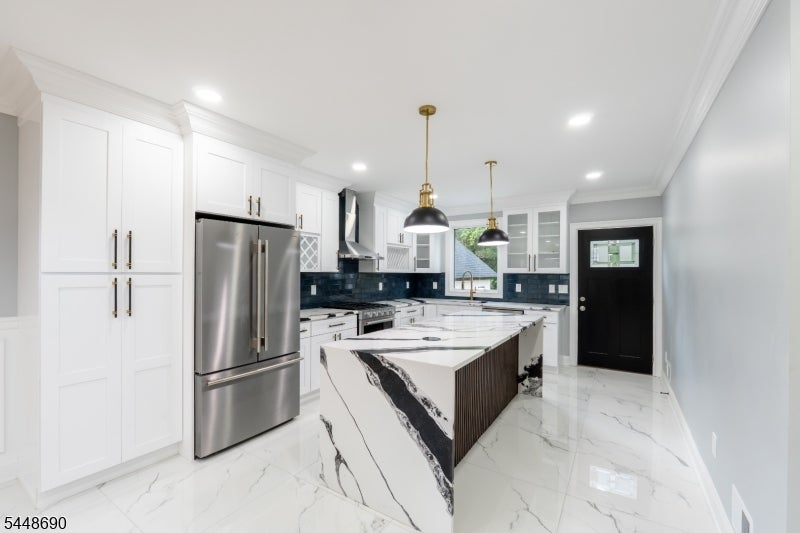 9 Hugenot St