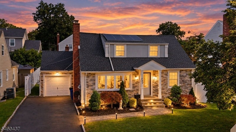 353 Whitewood Rd