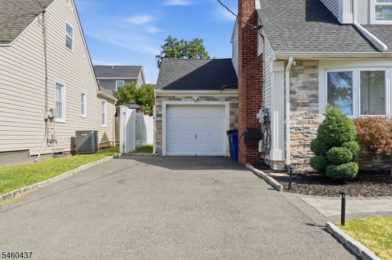 353 Whitewood Rd