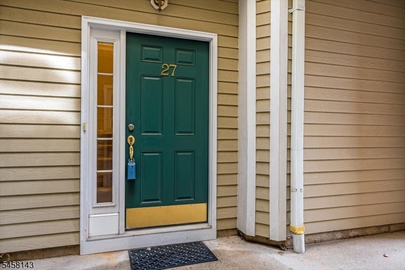 27 Taft Ln