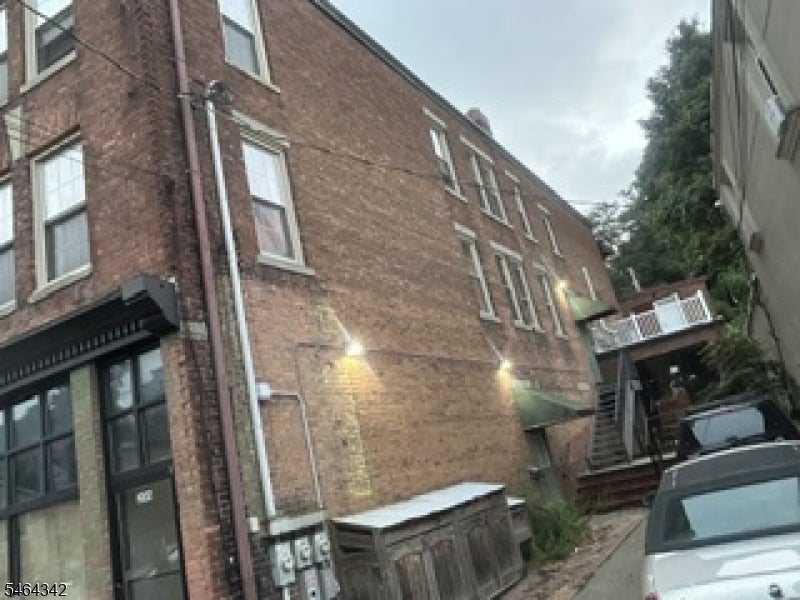 208-206 Main St