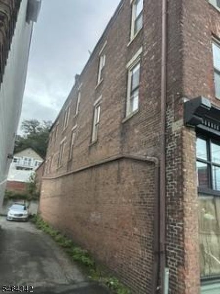 208-206 Main St