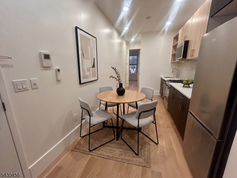 50 Grace St 2R