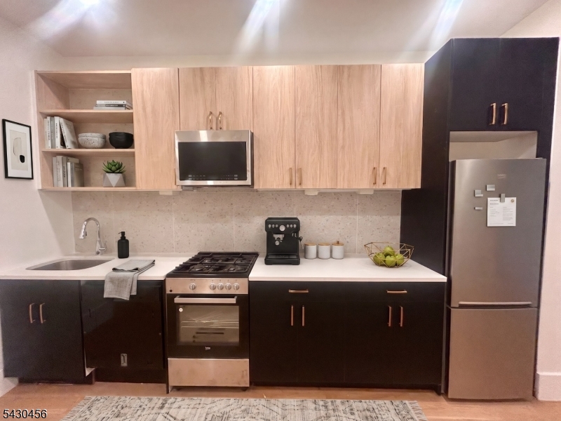 50 Grace St 2R