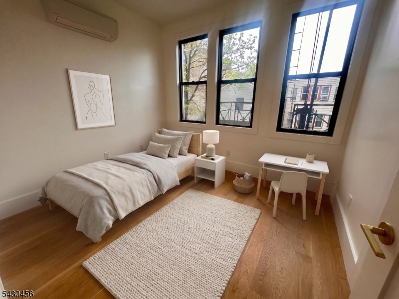 50 Grace St 2R
