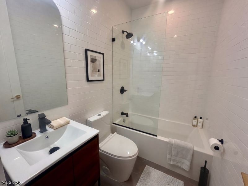 50 Grace St 2R