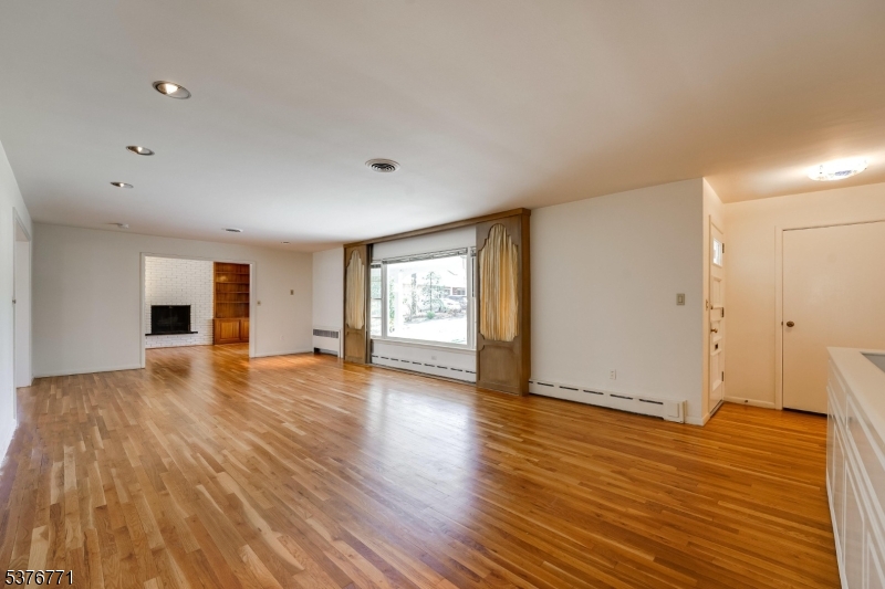 17 Oxford Dr