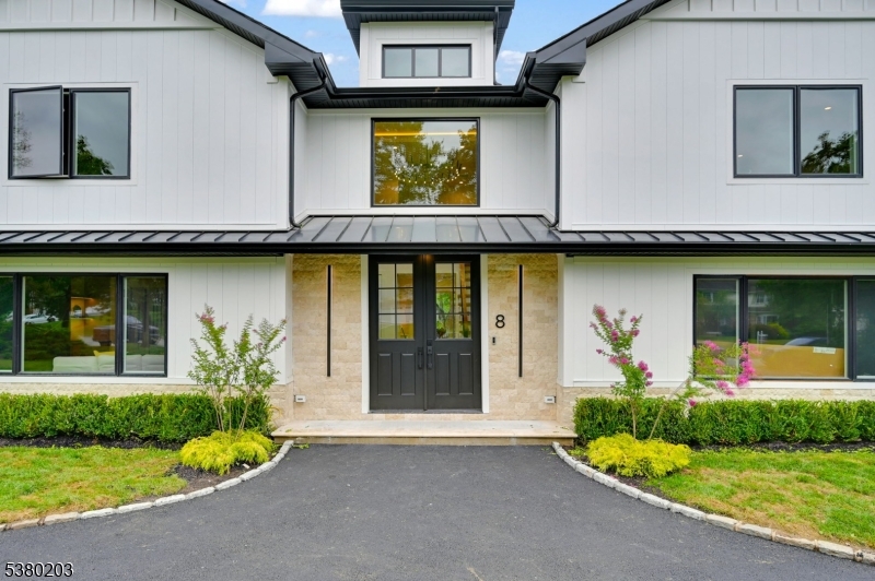 8 Torrence Dr