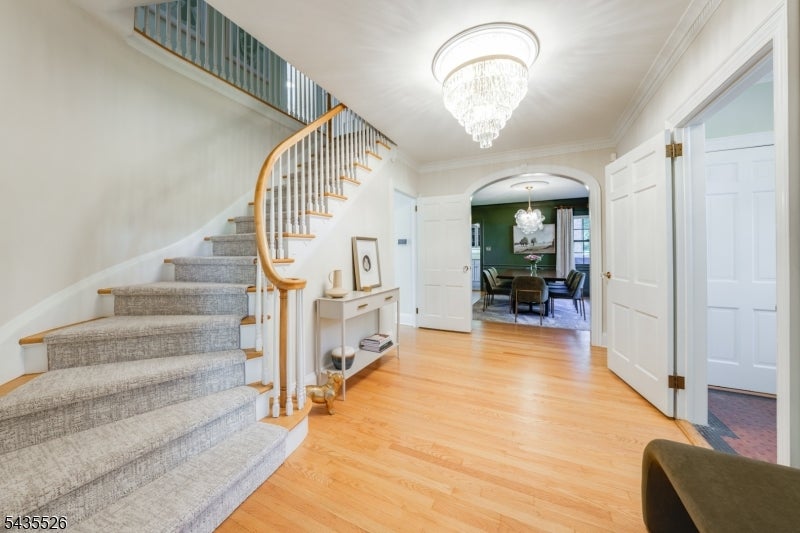41 Crestwood Dr