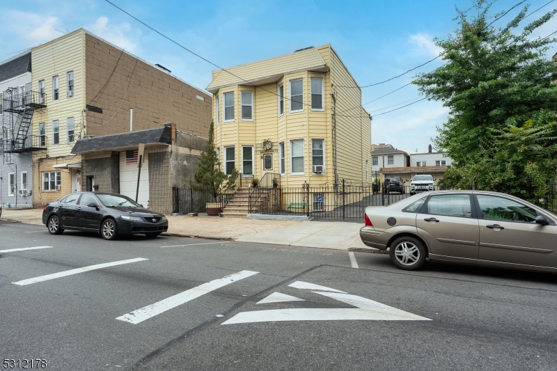 69 Wright Ave