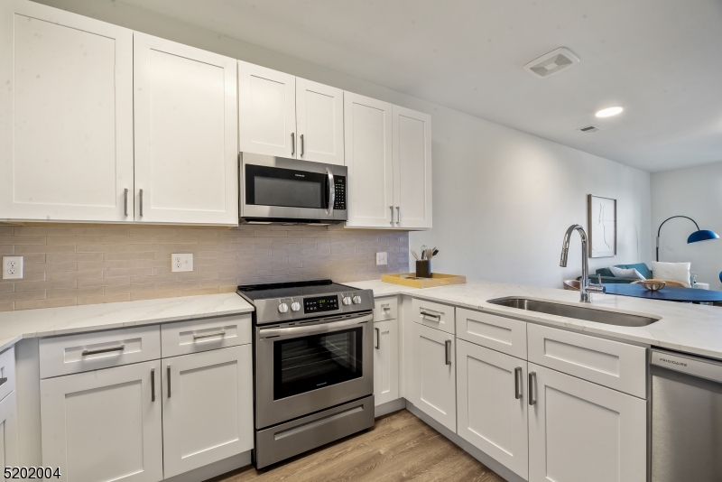 377 Summerhill Rd Dlux